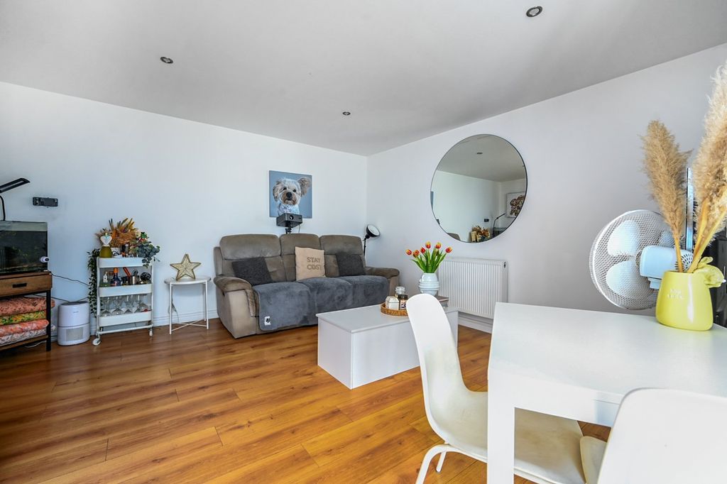 Property photo 2 of 21 Living Room