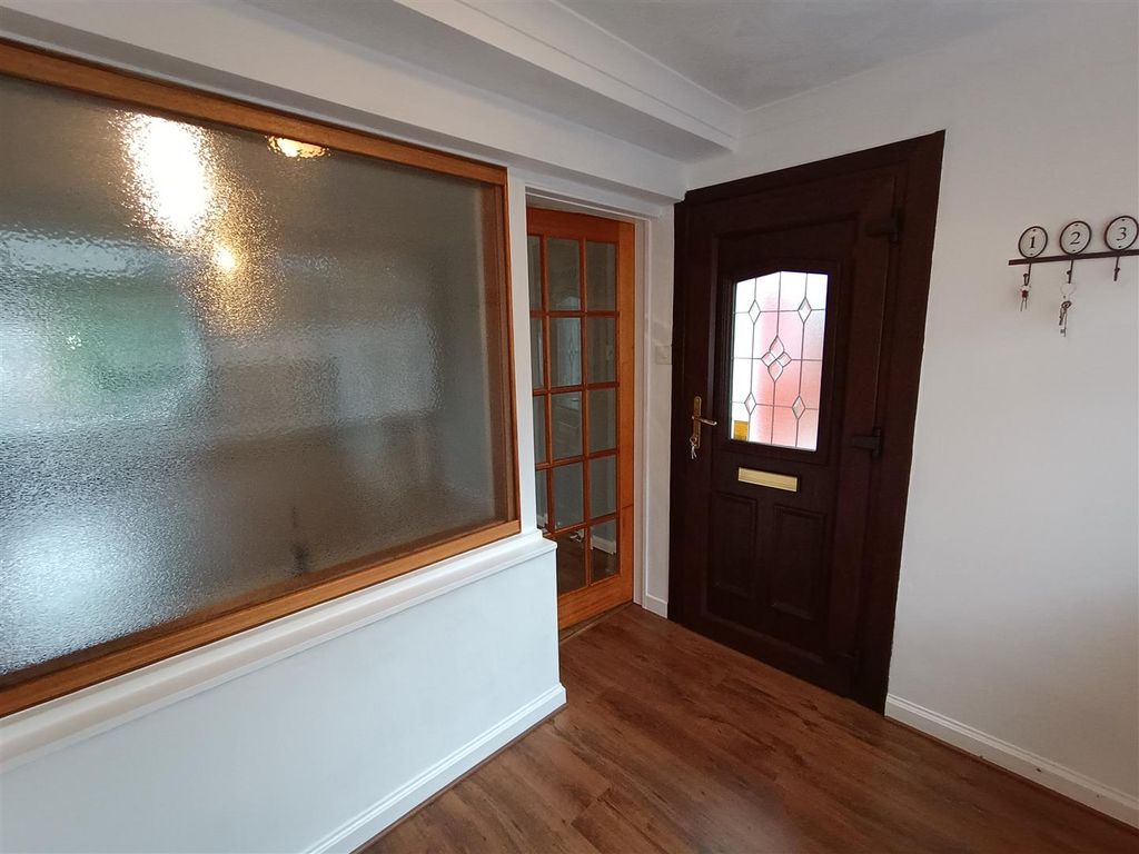 Property photo 3 of 21 Entrance Hall