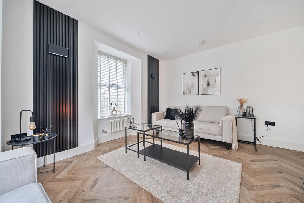 Property photo 2 of 26