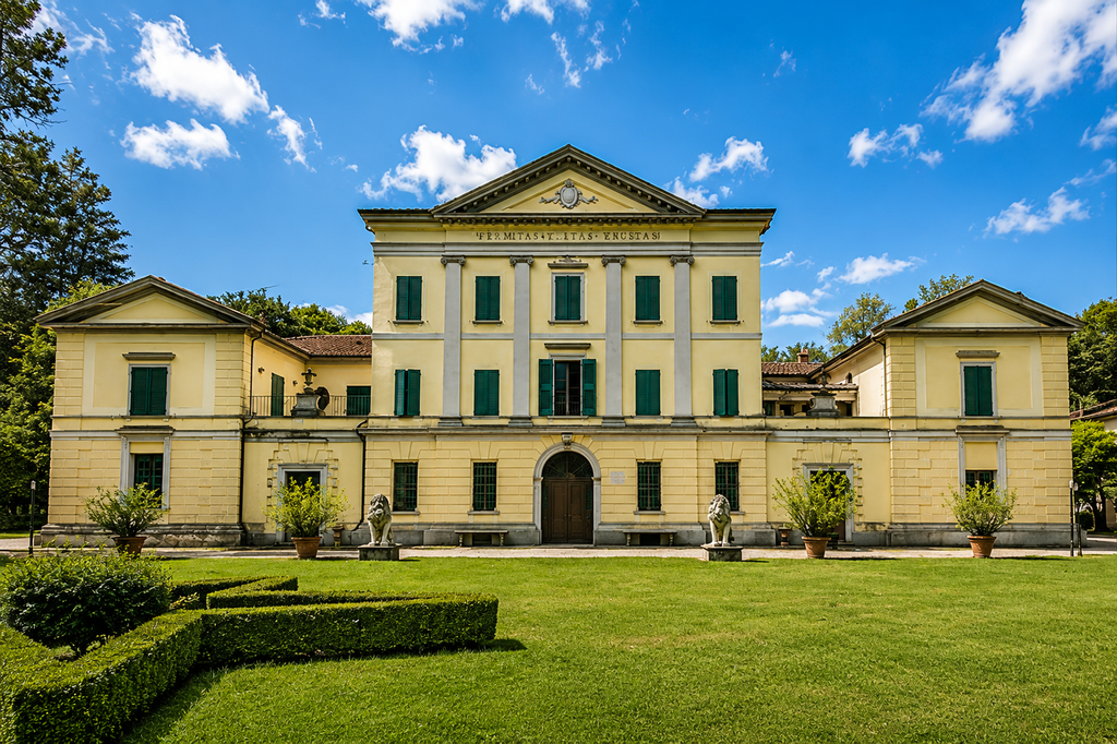 Property photo 2 of 14 Main Villa – Front Exterior