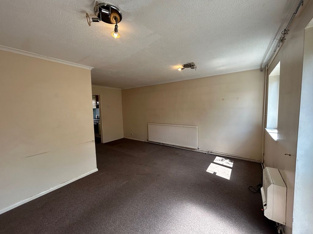 Property photo 3 of 10 Living Room
