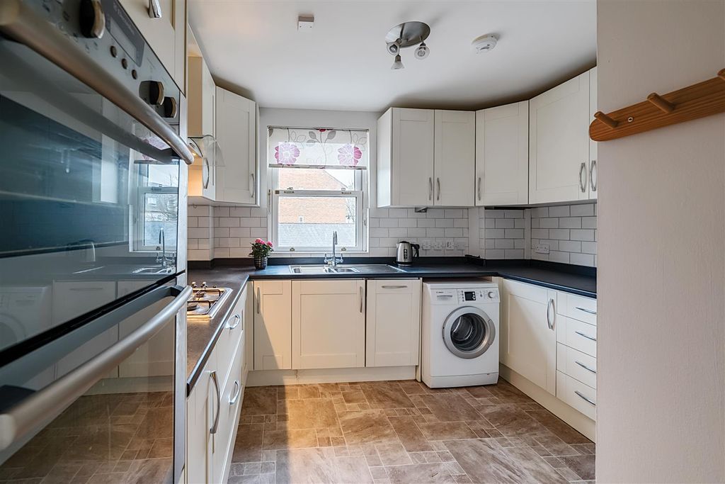 Property photo 3 of 18 Kitchen