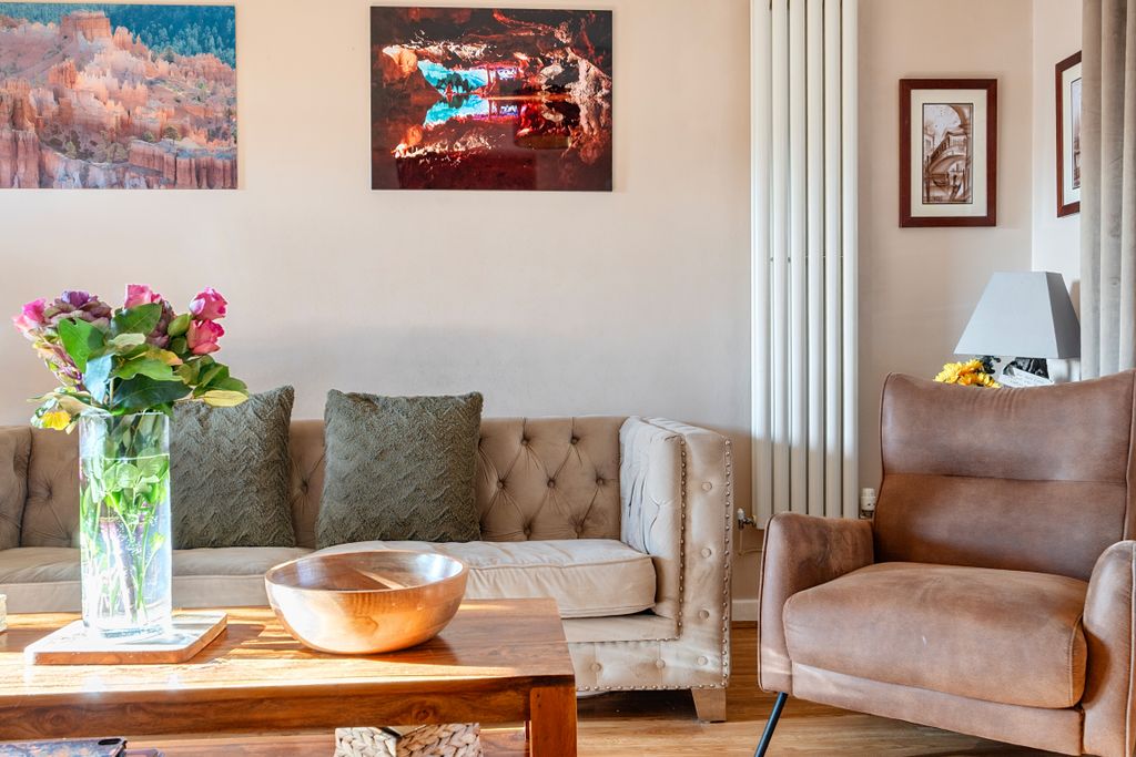 Property photo 3 of 14 138102917691c6Bad59A3F