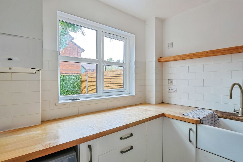 Property photo 3 of 16 Kitchen