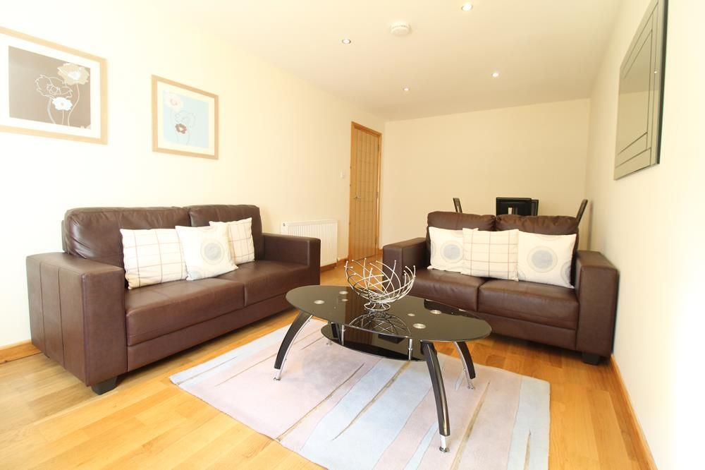 Property photo 2 of 12 Lounge Main