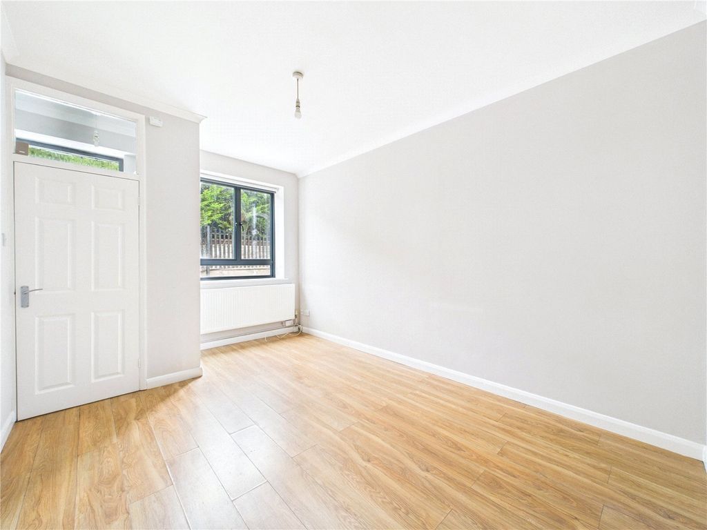 Property photo 3 of 10 Picture No. 02