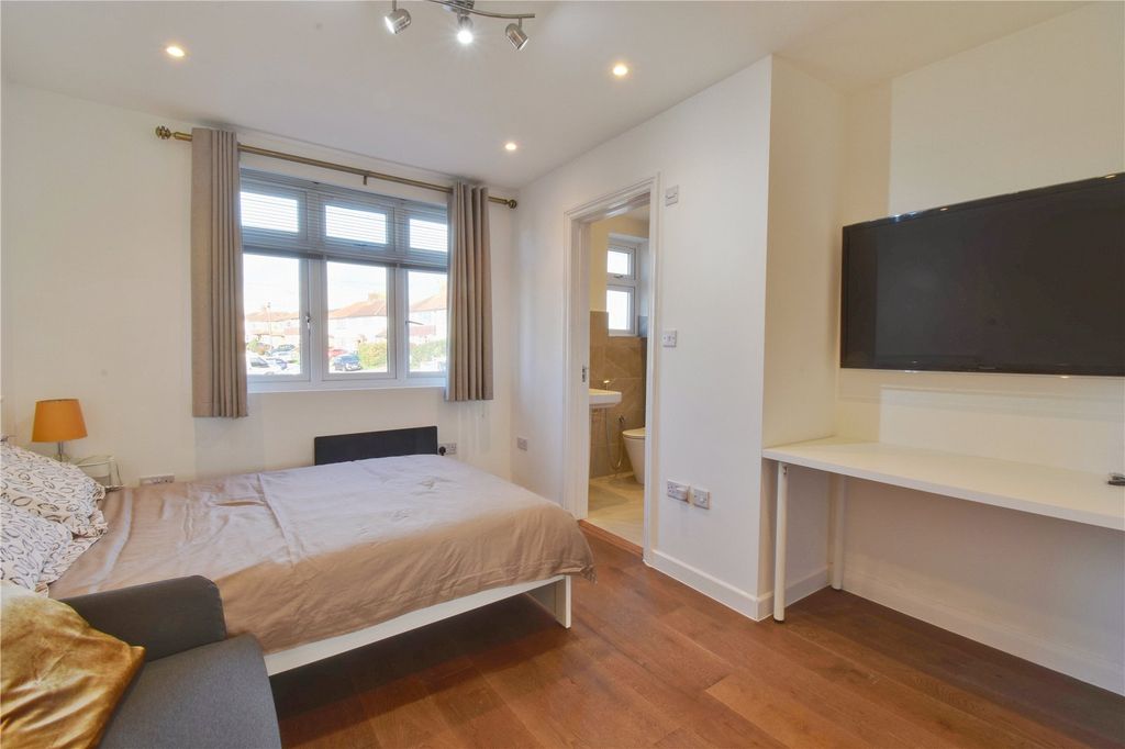 Property photo 2 of 7 Picture No. 18