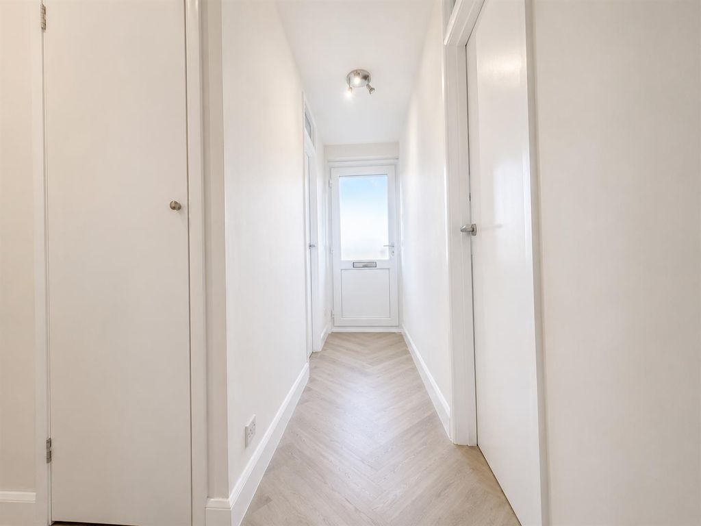 Property photo 3 of 10 Hallway.Png