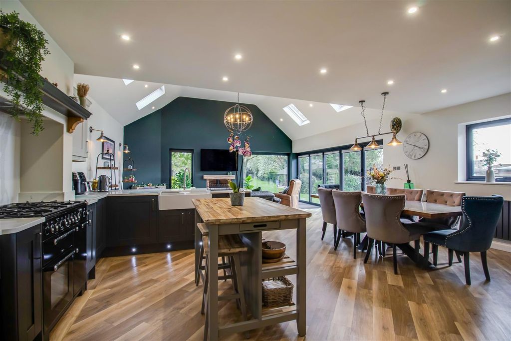 Property photo 2 of 32 Open Plan Living Kitchen
