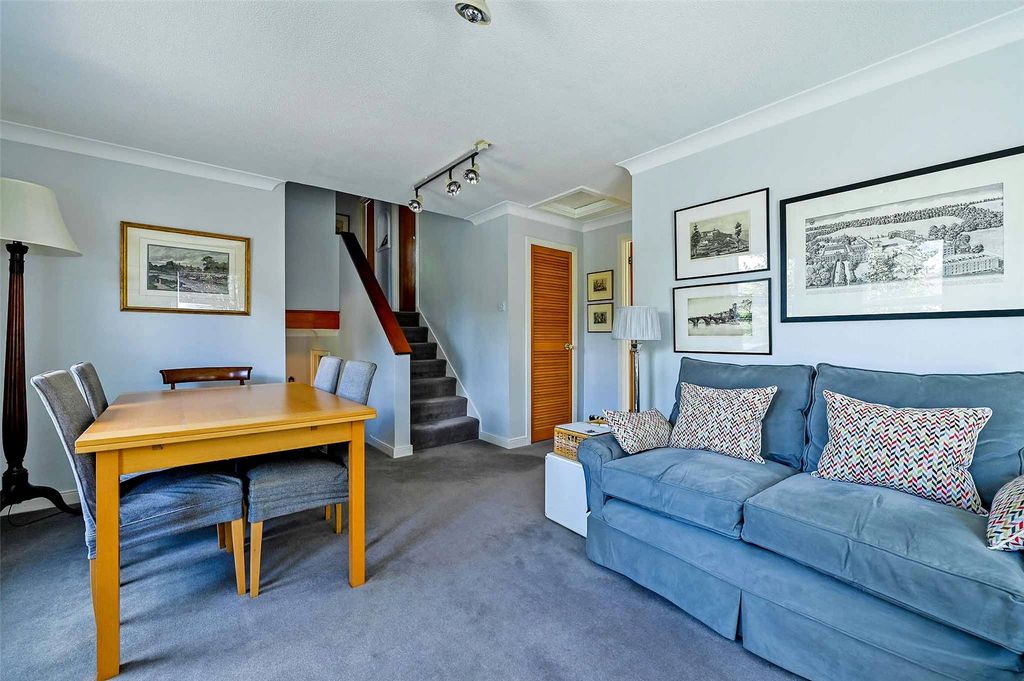 Property photo 3 of 19 Fsmily/Dining Room