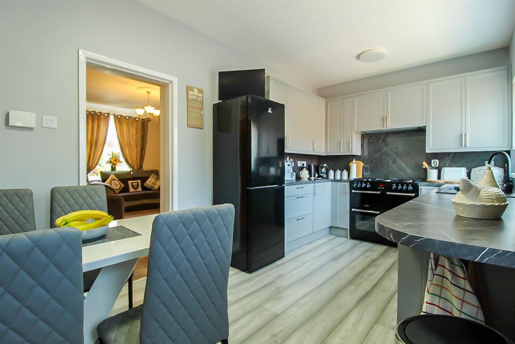 Property photo 3 of 13 Kitchen/Diner