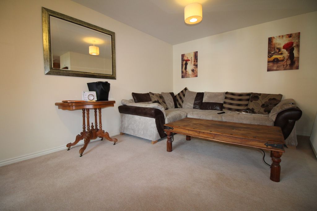 Property photo 3 of 8 Lounge