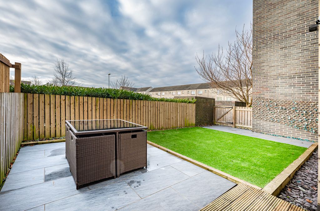 Property photo 2 of 31