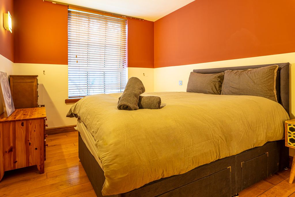 Property photo 2 of 28