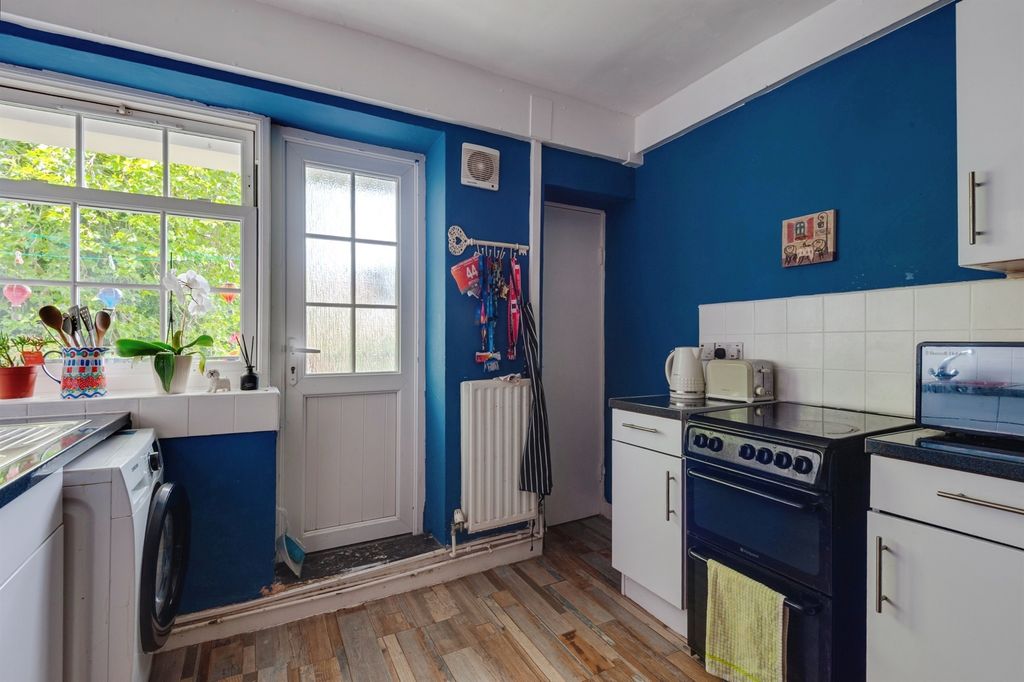 Property photo 3 of 14