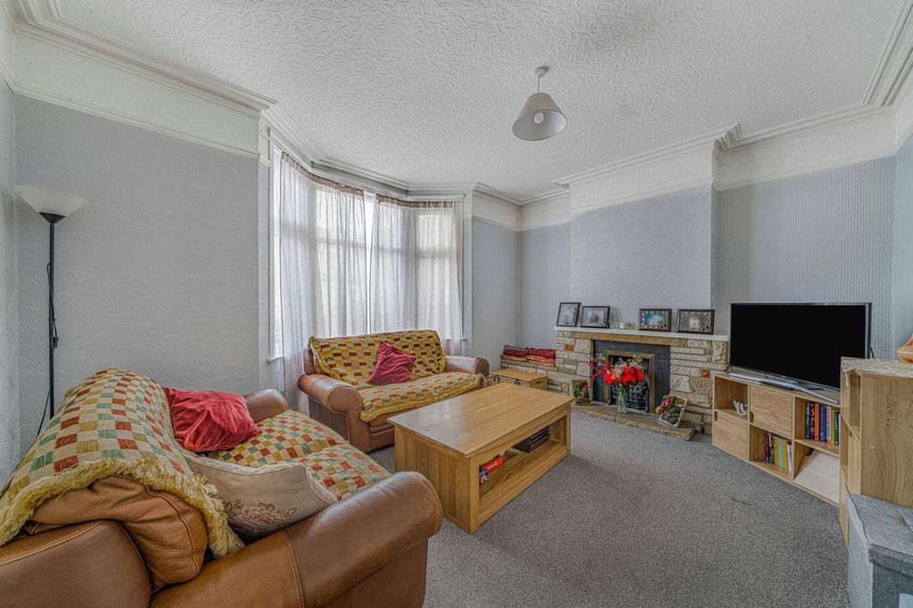 Property photo 2 of 18 Living Room