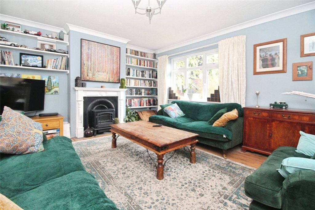 Property photo 2 of 18 Lounge