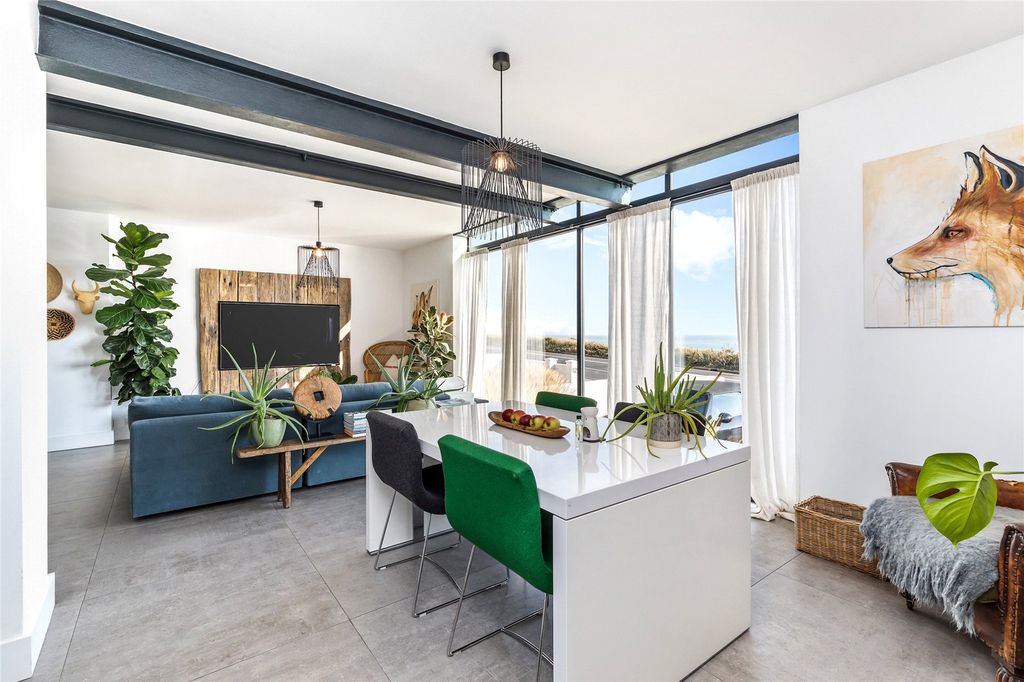 Property photo 3 of 24 Picture 3