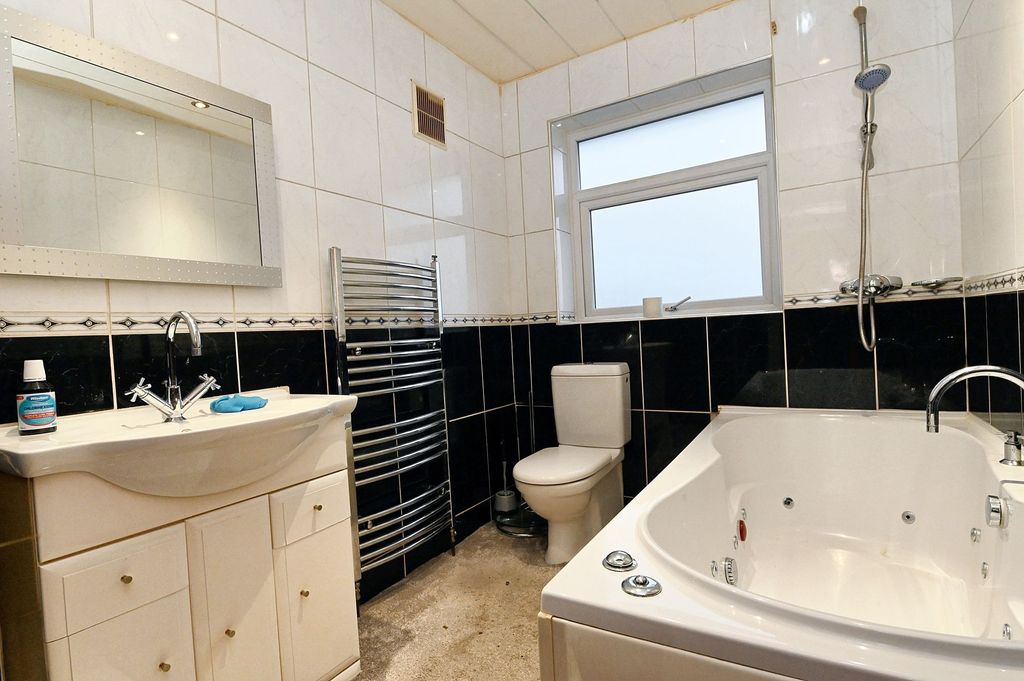 Property photo 2 of 3