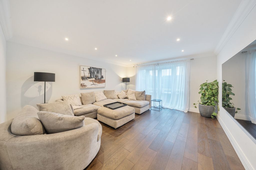 Property photo 3 of 11