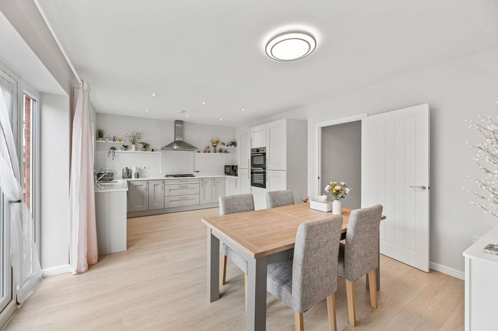 Property photo 3 of 21 Kitchen Diner