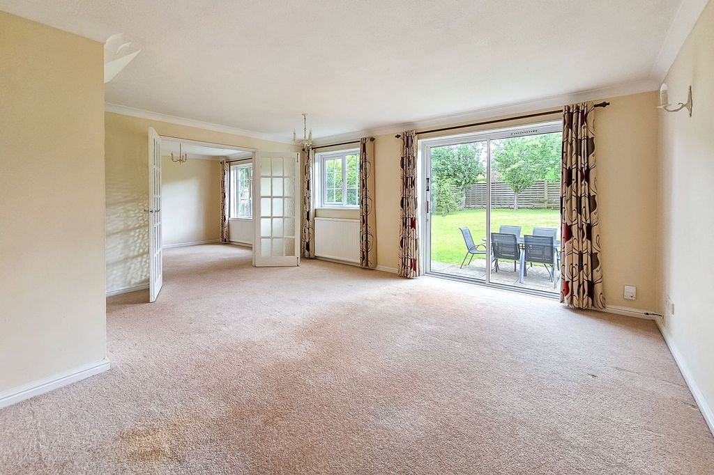 Property photo 2 of 27