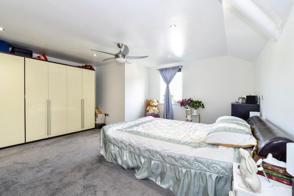 Additional image 13 of 2 bed flat for saleWain Avenue, Chesterfield S41