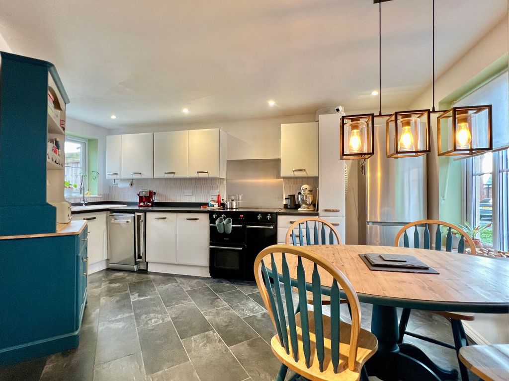 Property photo 3 of 33