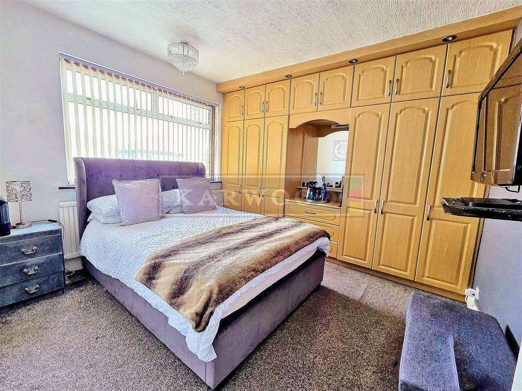 Additional image 4 of 4 bed semi-detached house for saleKingshill Avenue, Hayes UB4