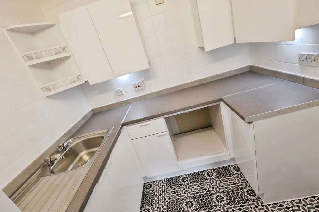 Property photo 3 of 35