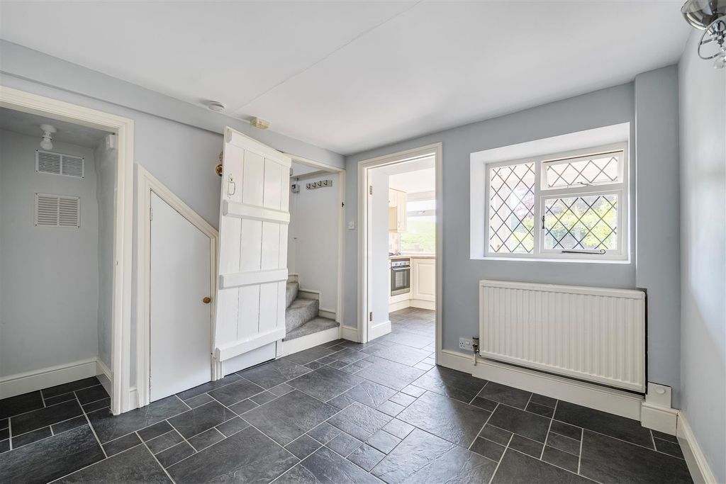 Property photo 3 of 19 1357498-11-68cd4d30B39A2.Jpg