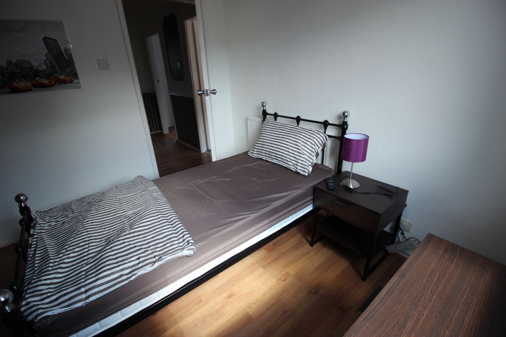 Property photo 1 of 7 Room