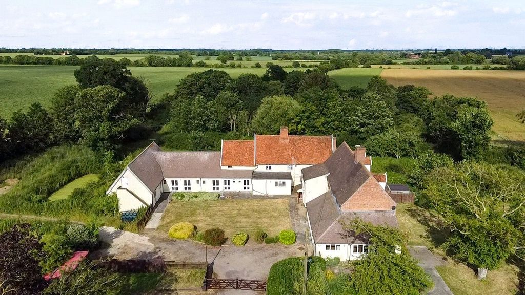 Property photo 3 of 15 Side Elevation