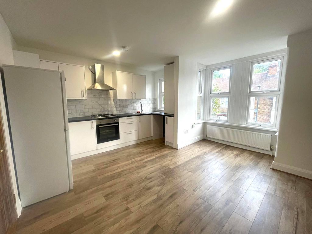 Property photo 1 of 8 Herga Road, Harrow, Middlesex Ha3