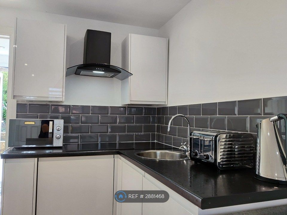 Property photo 2 of 25