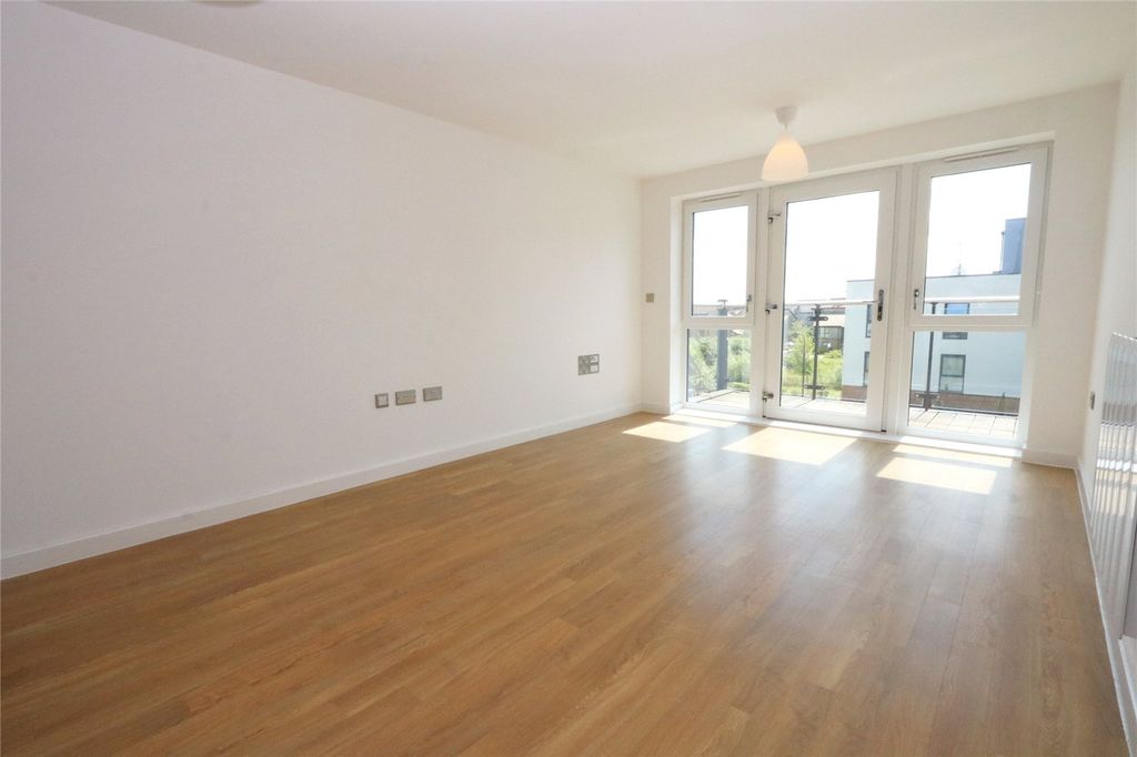 Property photo 3 of 6 Lounge