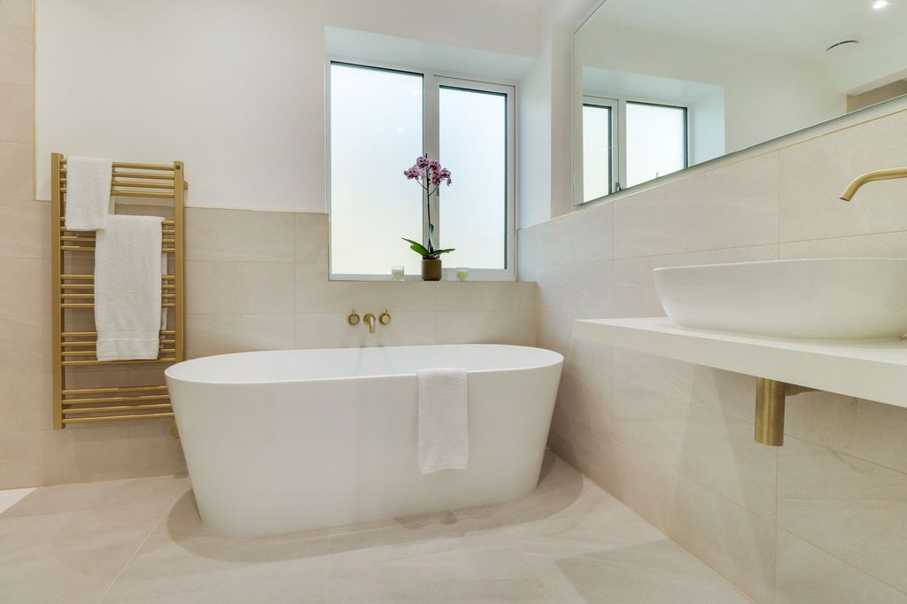 Additional image 24 of 4 bed semi-detached house for saleHurst Road, East Molesey KT8