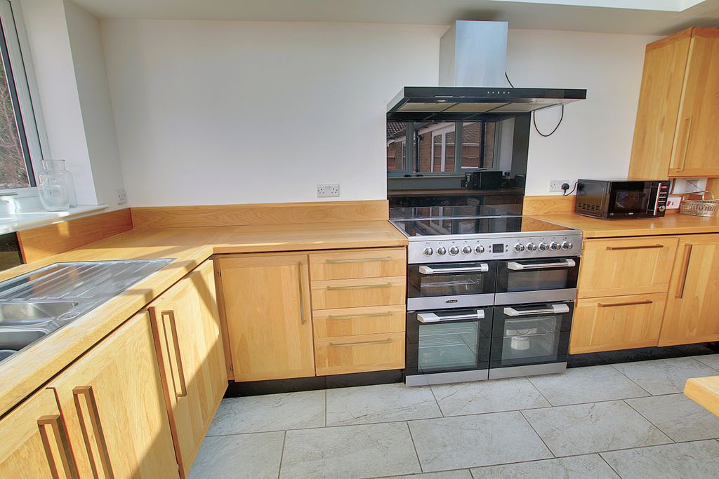 Property photo 3 of 23