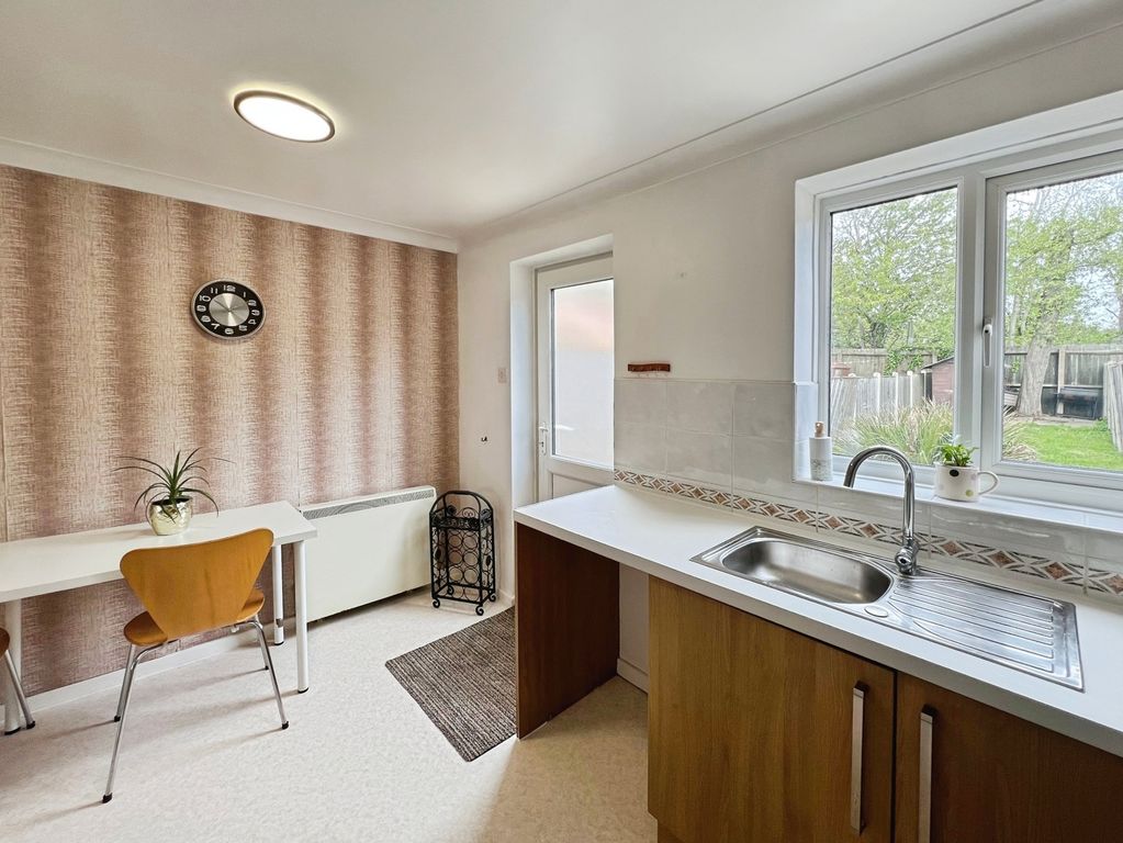 Property photo 3 of 18 Kitchen