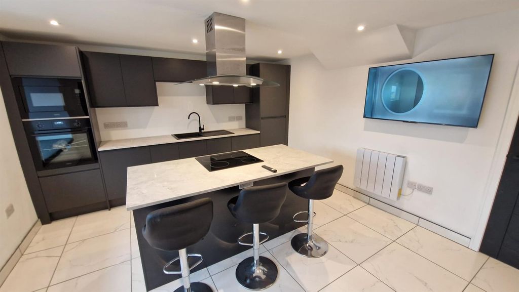 Property photo 3 of 7 Shared Kitchen/Communal Areas