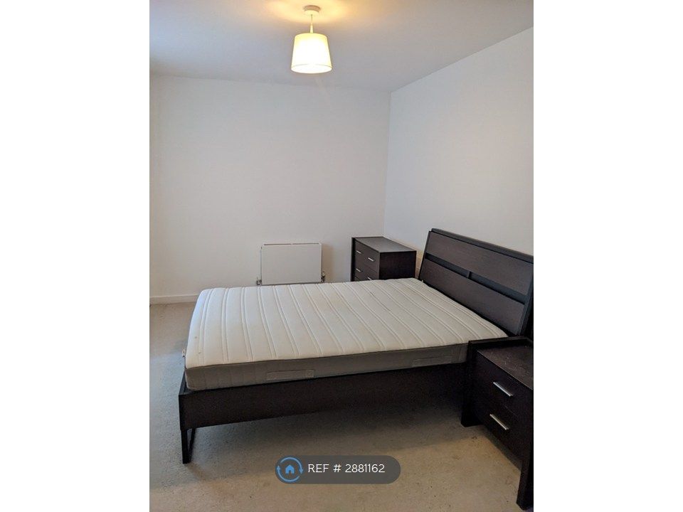 Property photo 3 of 8 Double Bedroom