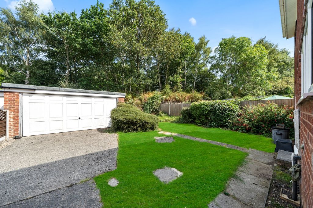 Property photo 2 of 28