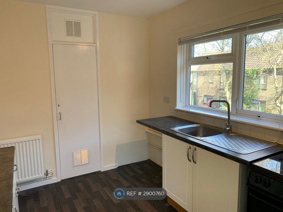 Property photo 3 of 14 Kitchen