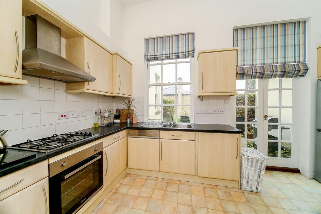Property photo 3 of 17 Image