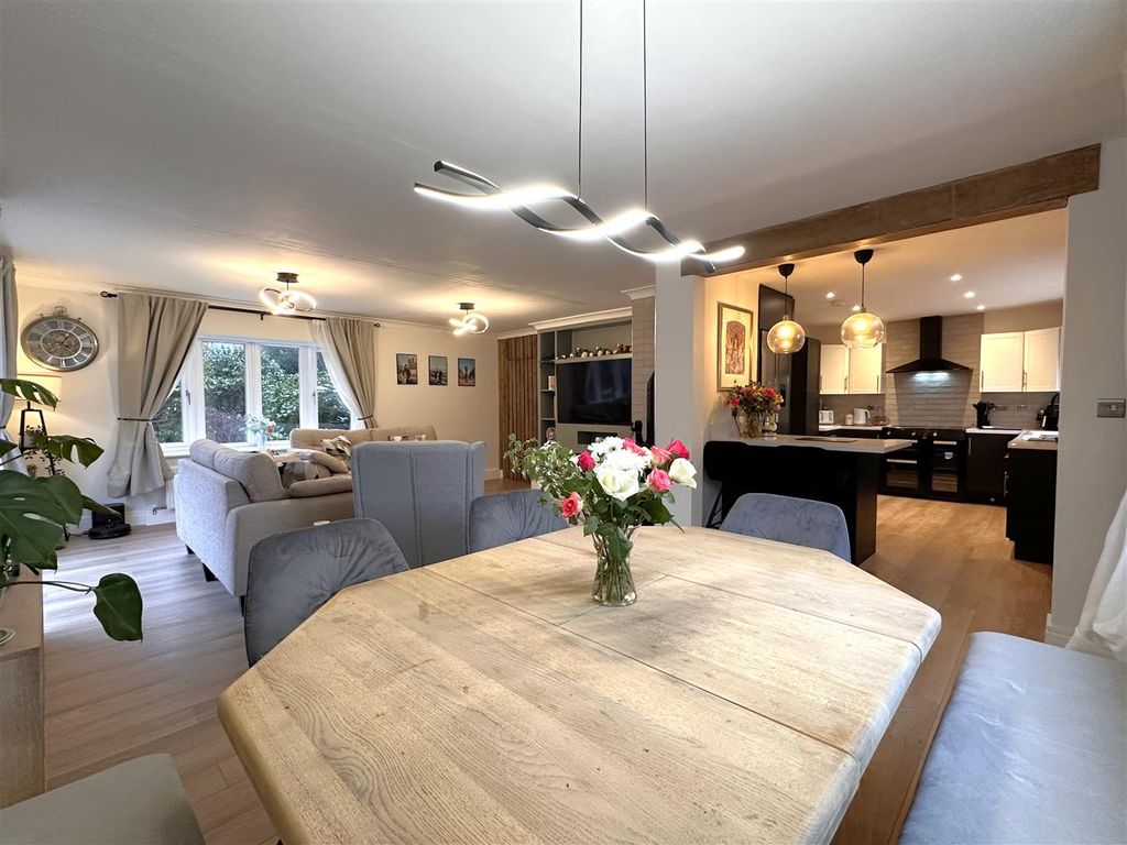 Property photo 2 of 30 Open-Plan Living/Dining Kitchen 155