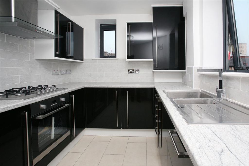Property photo 1 of 9 Kitchen