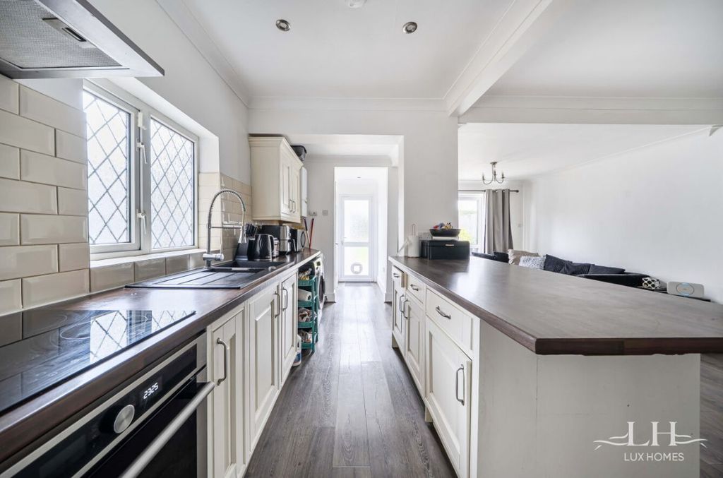 Property photo 3 of 24