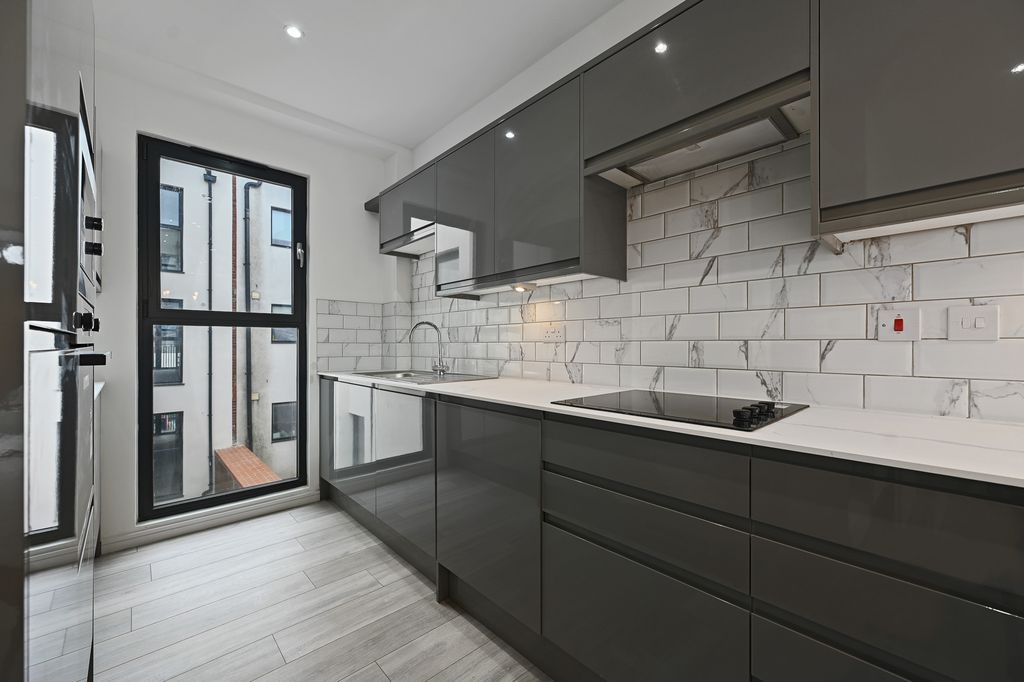 Property photo 1 of 8 Cs - Flat 4, 320 Station Road - 15 (1)