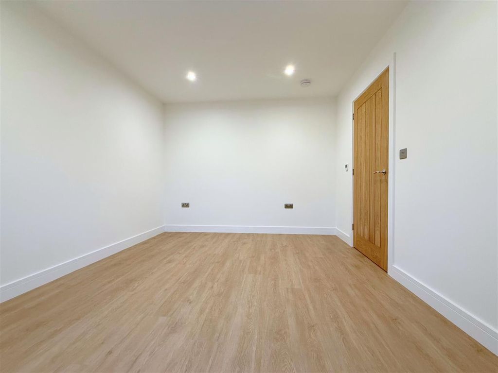 Property photo 3 of 9 Lounge