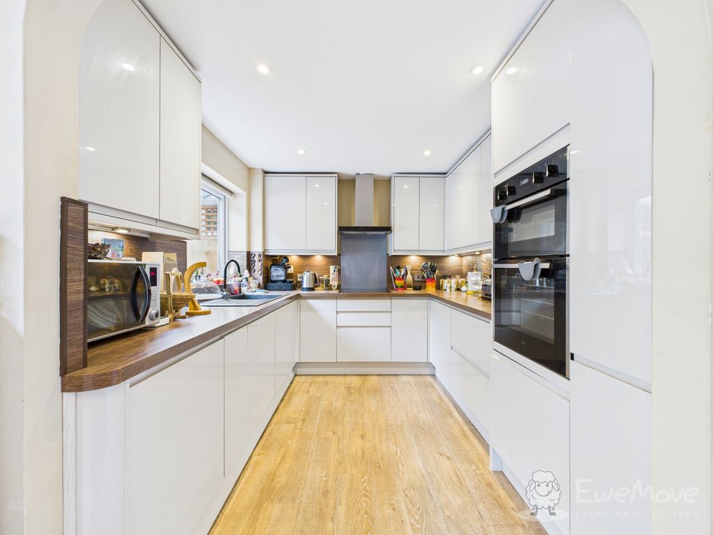 Property photo 2 of 19 Kitchen